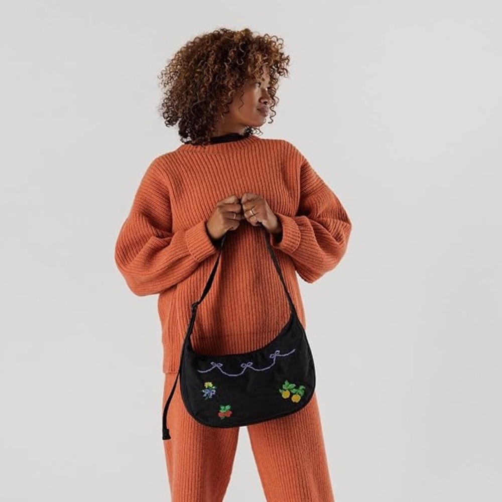 BAGGU Medium Nylon Crescent Bag - Picture 3 of 4